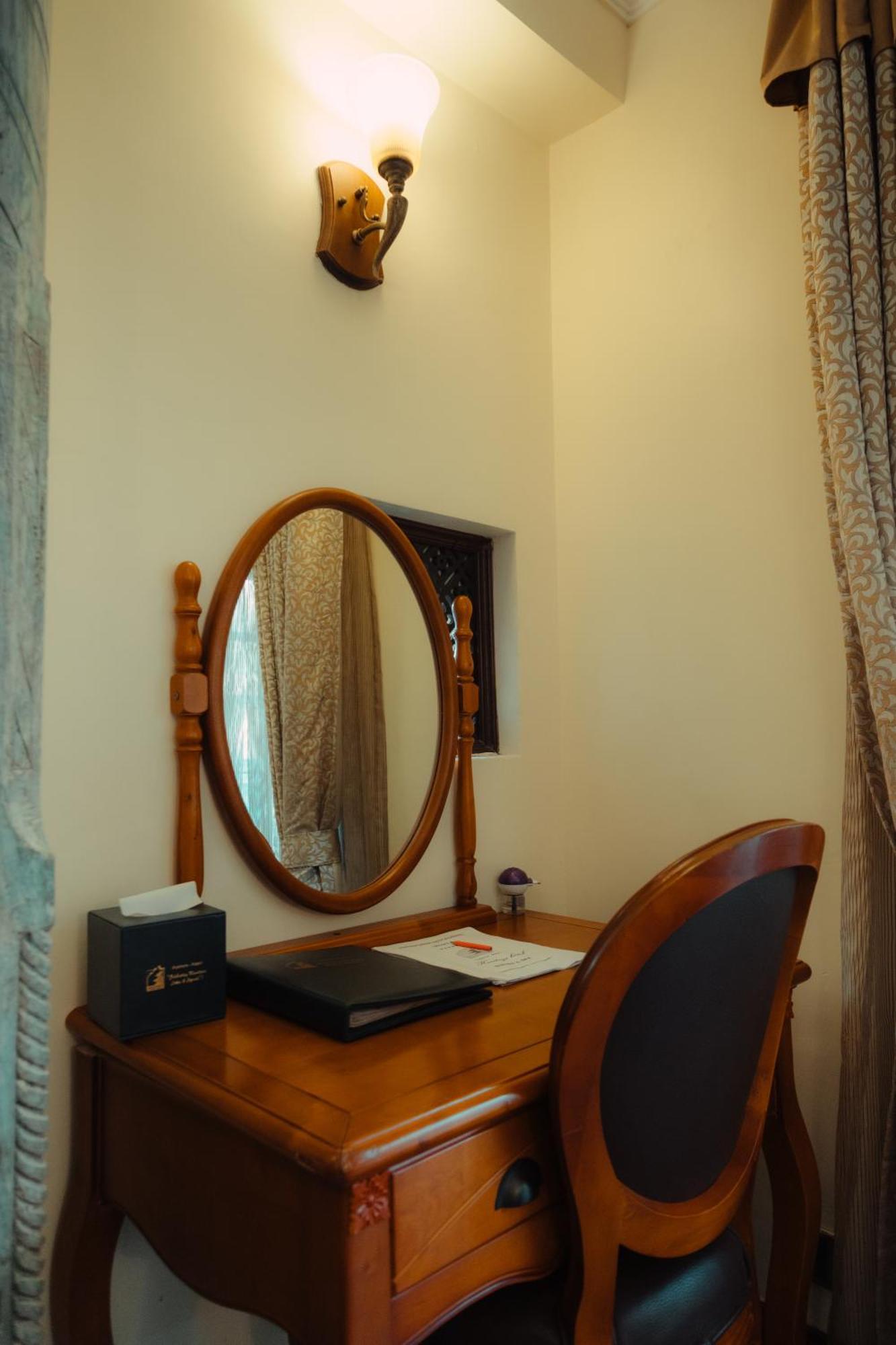Heritage Hotel Suites And Spa Pokhara Eksteriør bilde